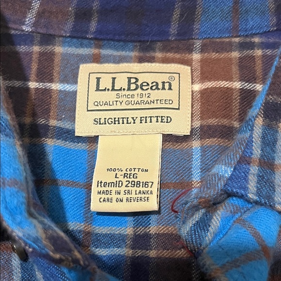 L.L. Bean Slightly Fitted Flannel Button-up Shirt - Picture 2 of 5